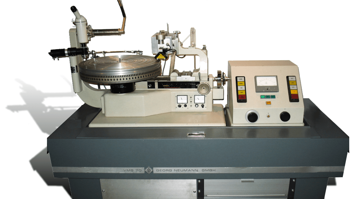 Disccutting lathes